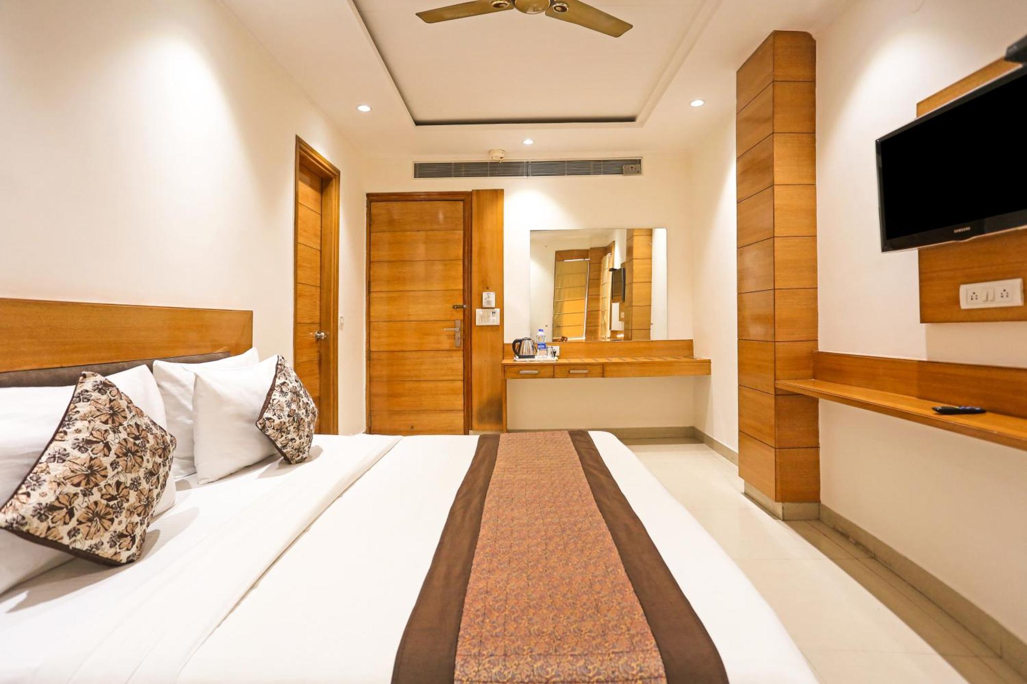 Hotel Silky Palace Near Igi Airportt Nueva Delhi Exterior foto